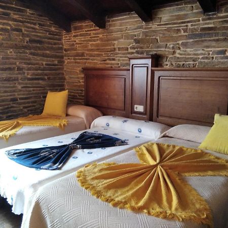 La Posada De Oscos ซานตาเอวลาเลีย เด โอสโกส ภายนอก รูปภาพ