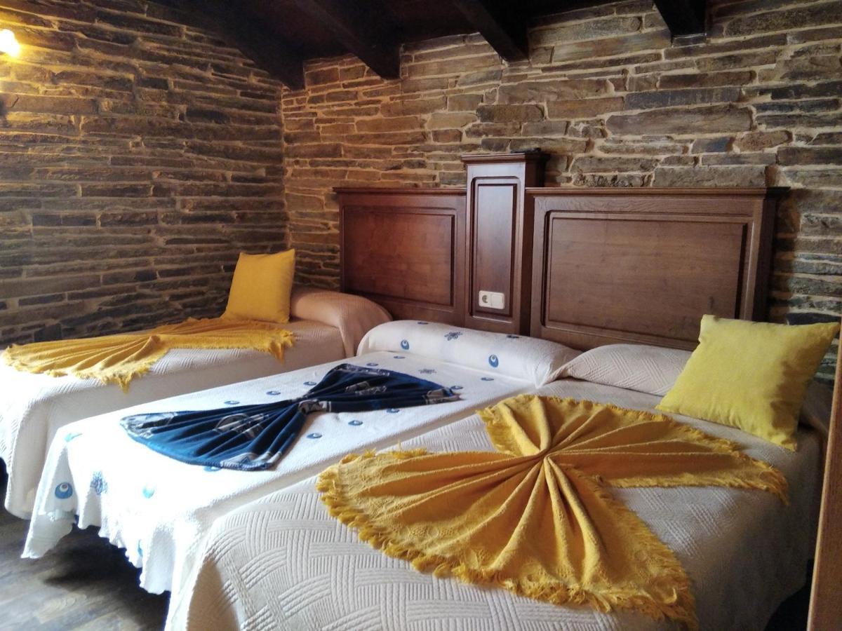 La Posada De Oscos ซานตาเอวลาเลีย เด โอสโกส ภายนอก รูปภาพ