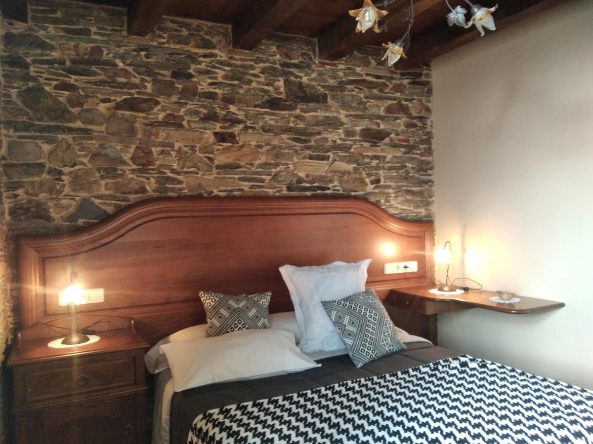 La Posada De Oscos ซานตาเอวลาเลีย เด โอสโกส ภายนอก รูปภาพ