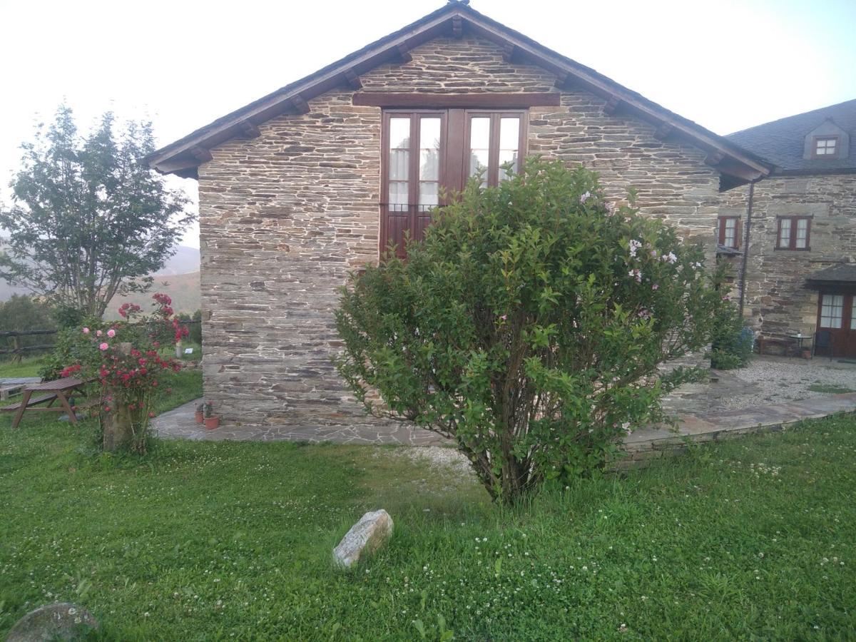 La Posada De Oscos ซานตาเอวลาเลีย เด โอสโกส ภายนอก รูปภาพ